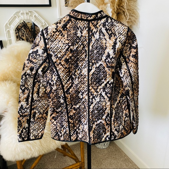 Animal Print Contrasting Black Bias Reversible Quilted Lightweight Jacket - Picture 3 of 8